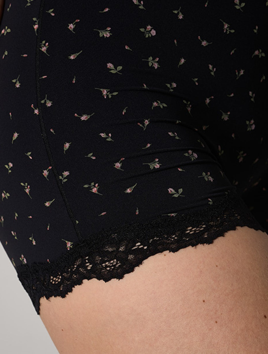 Pürüzsüz Dantel Tulum