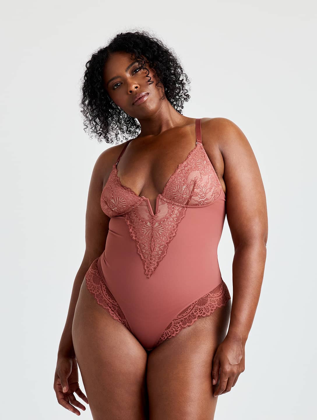 V Yaka Yarı Dantelli Bodysuit