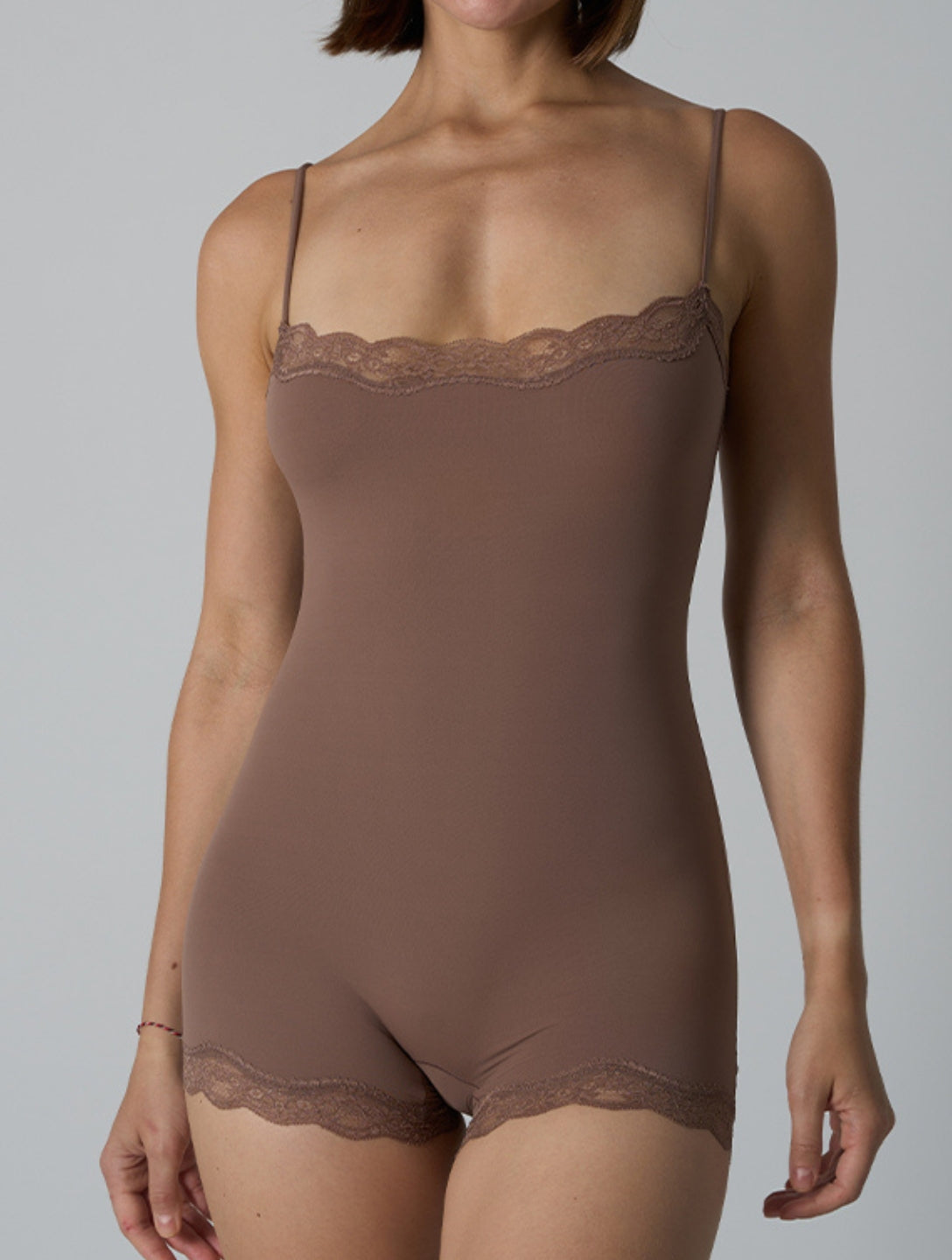 Pürüzsüz Dantel Tulum