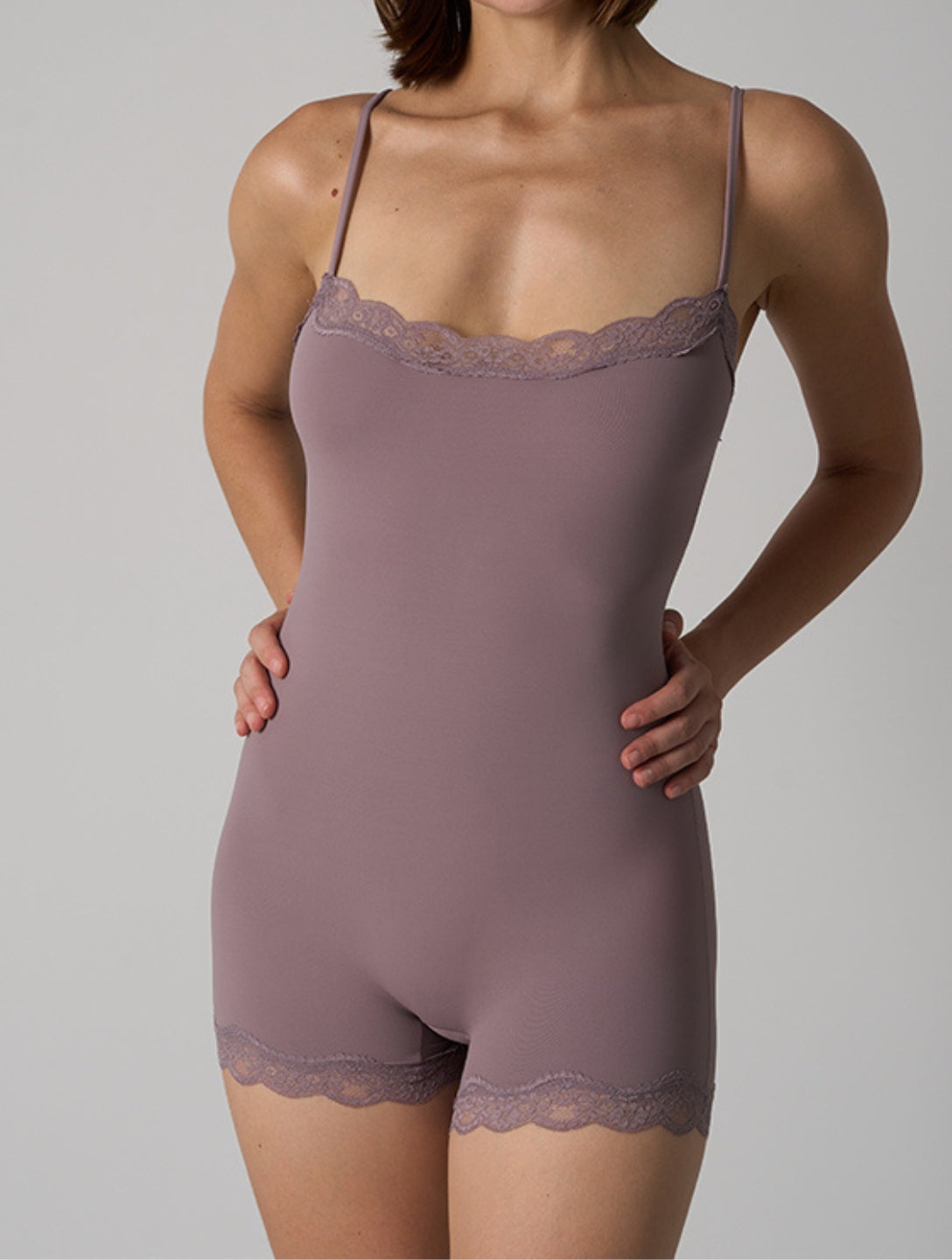 Pürüzsüz Dantel Tulum