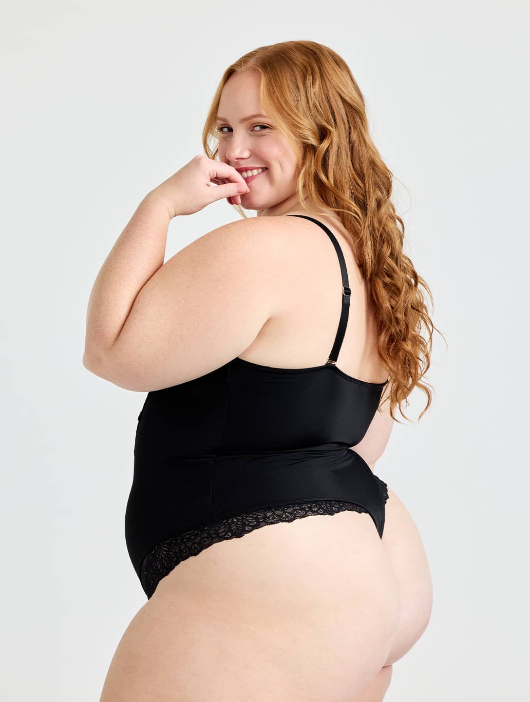 V Yaka Yarı Dantelli Bodysuit