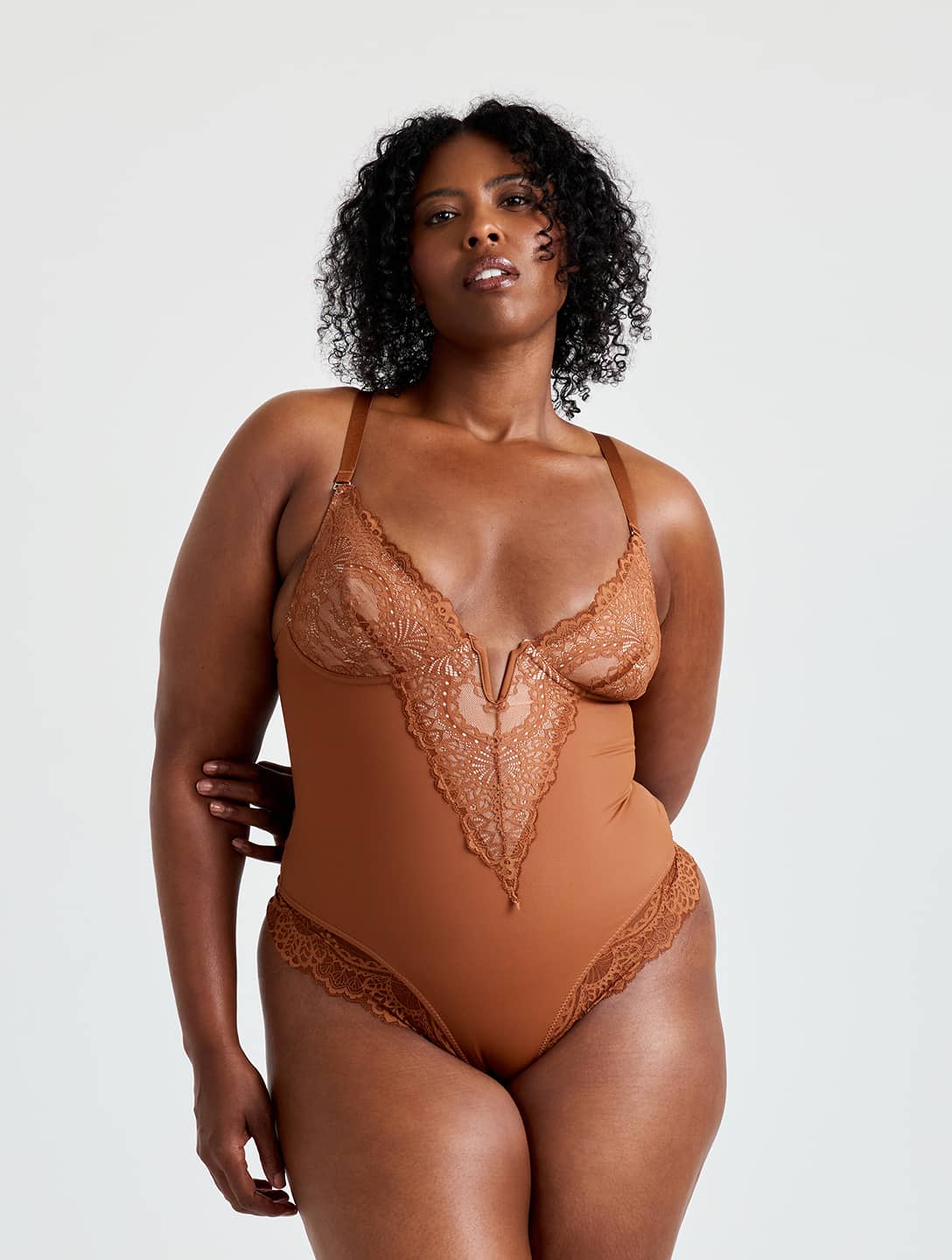 V Yaka Yarı Dantelli Bodysuit