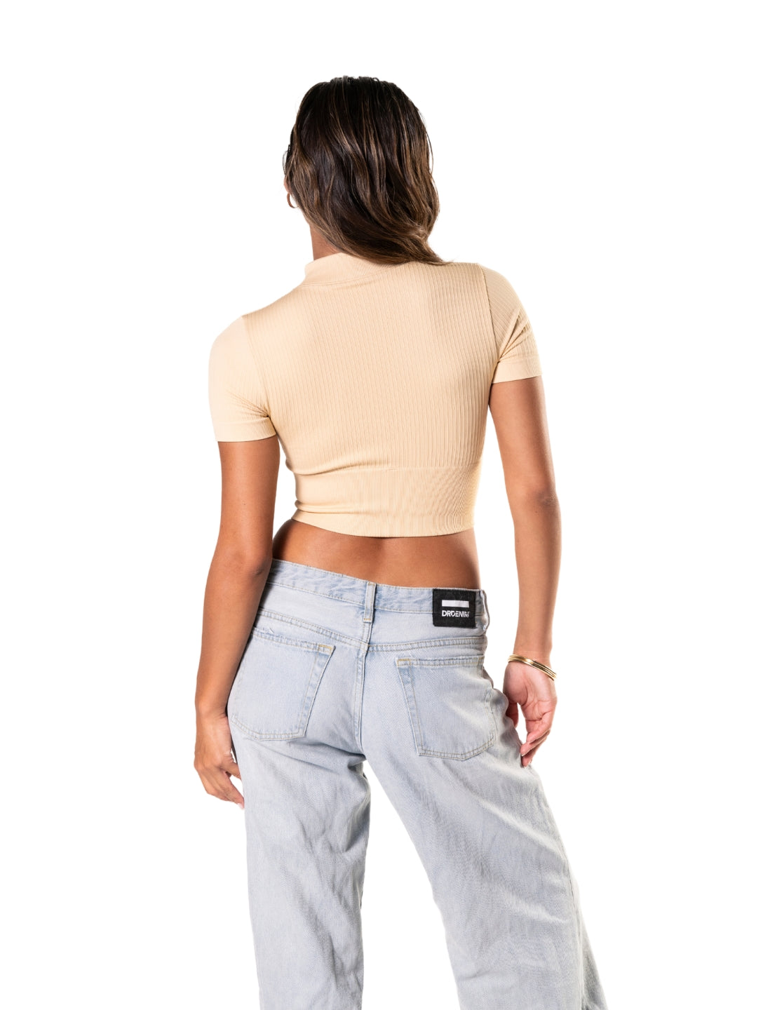 Dikişsiz Ribeli Önde Fermarlı Kısa Kollu Crop Top