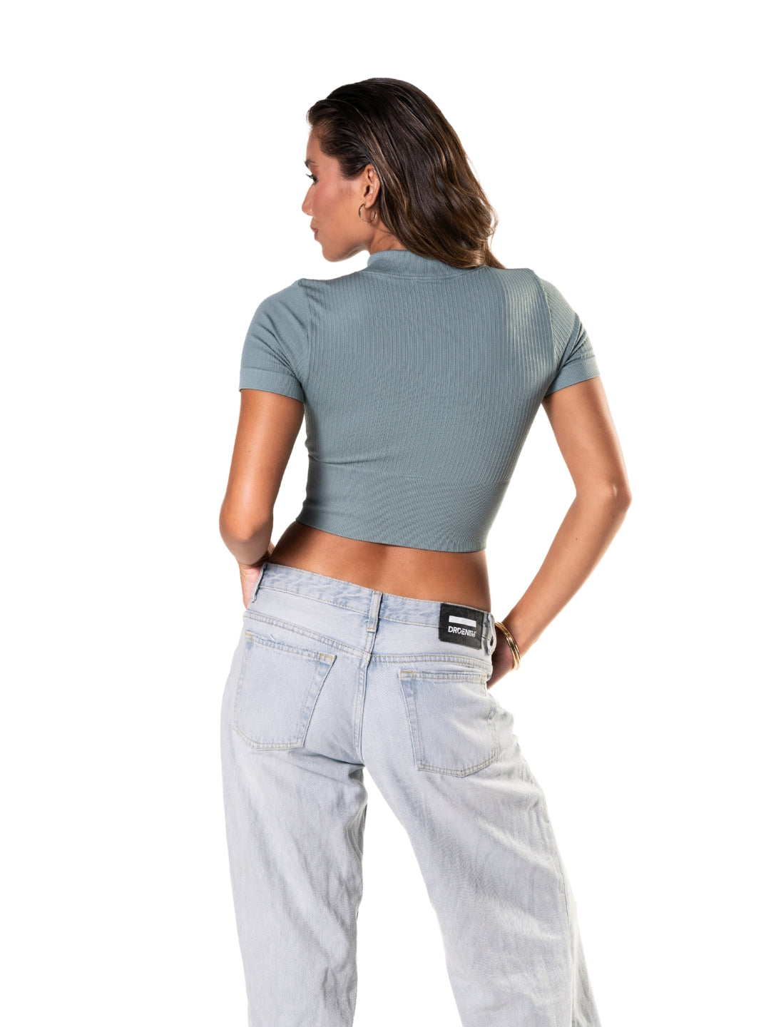 Dikişsiz Ribeli Önde Fermarlı Kısa Kollu Crop Top